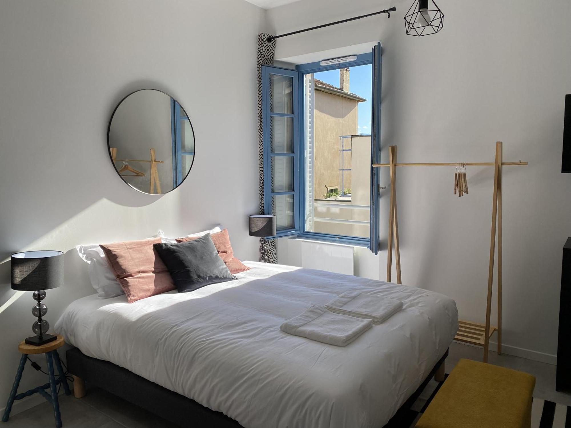 Le Jules Appart'Hotel Romans-sur-Isere Room photo